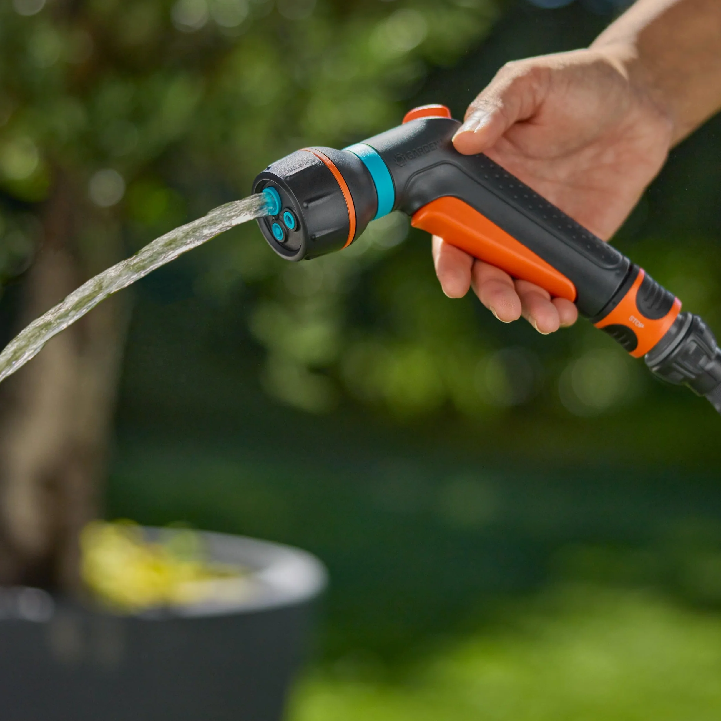 Gardena Classic Wielofunkcyjny Pistolet Zraszający Compact Zraszacze i Dysze Wielofunkcyjny Pistolet Zraszający, do Czyszczenia i Podlewania, Trzy Różnorodne Rodzaje Strumienia (18375-20)