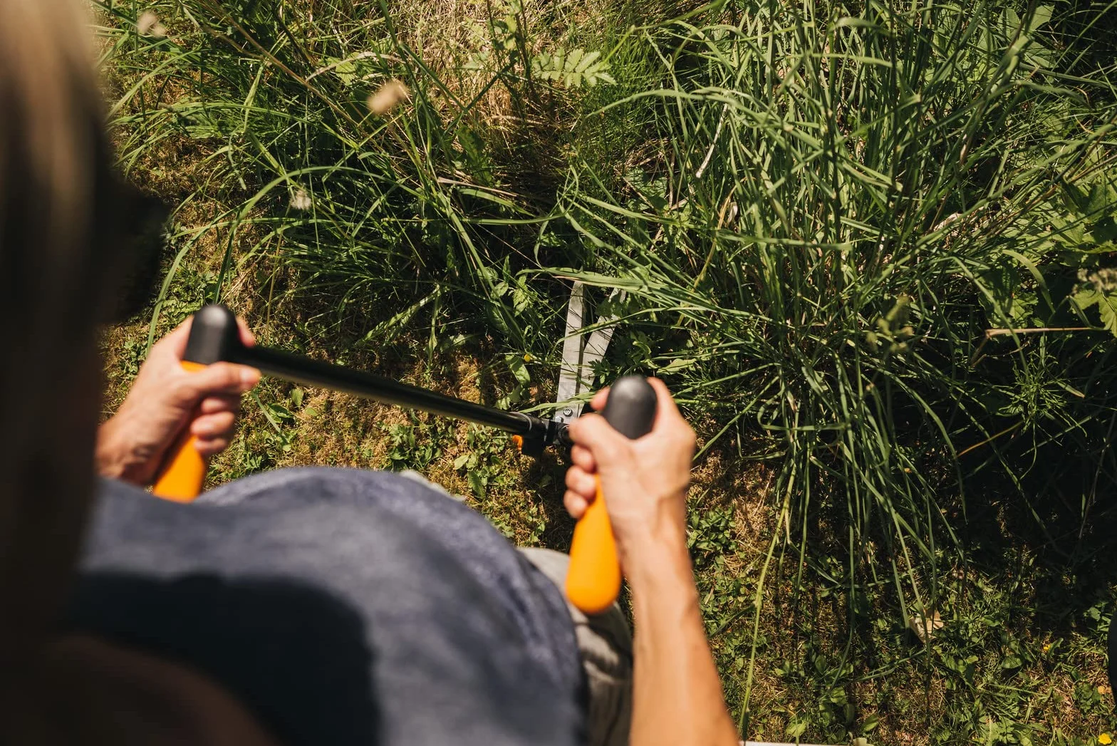 Fiskars Dźwigniowe nożyce do żywopłotu i trawy, Zasięg do 2,5 m, Czarno-pomarańczowe, PowerLever, GS53, 1001565