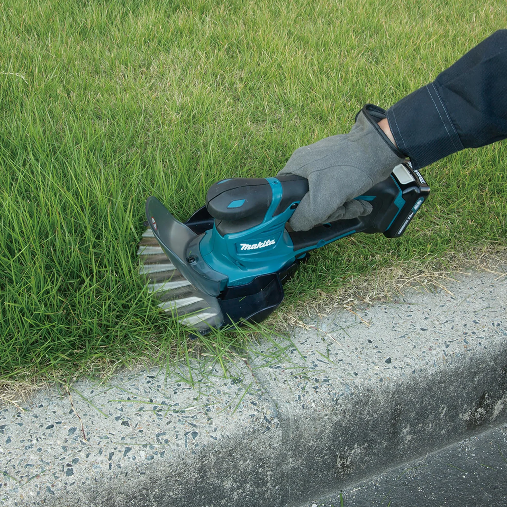 Makita UM600DZX akumulatorowy trymer do trawy/krzewów (12 V, bez akumulatora, bez ładowarki)