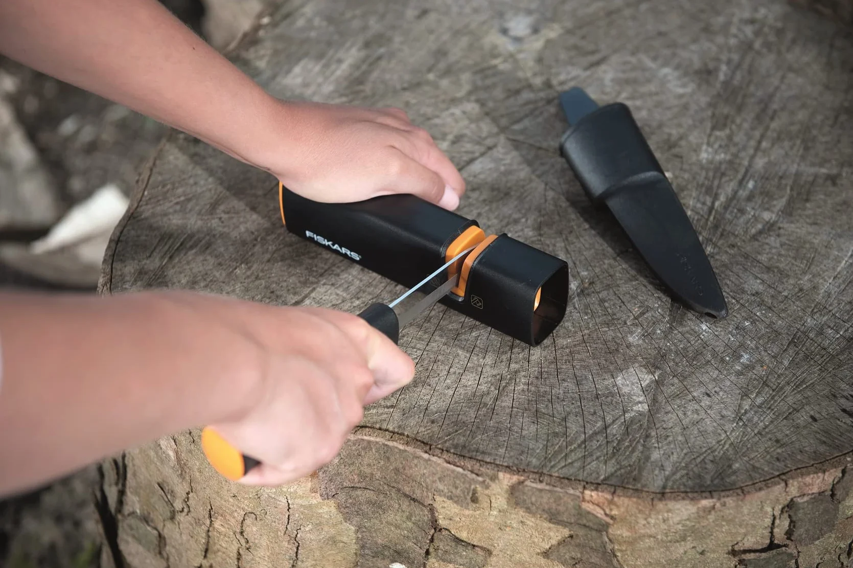 Fiskars X-Series Zestaw Siekiery z Ostrzałką, Czarny/Pomarańczowy, X7-XS