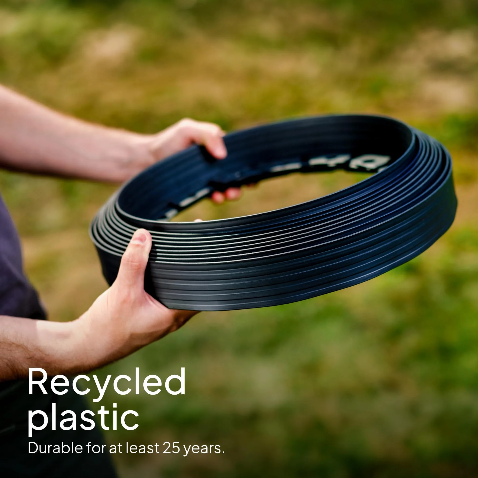 Elastyczne obrzeże trawnikowe z tworzywa sztucznego (10 m, czarne) z 30 kotwami gruntowymi – wysokość 50 mm – niewidoczne obramowanie trawnika z plastiku pochodzącego z recyklingu – łatwa w obróbce