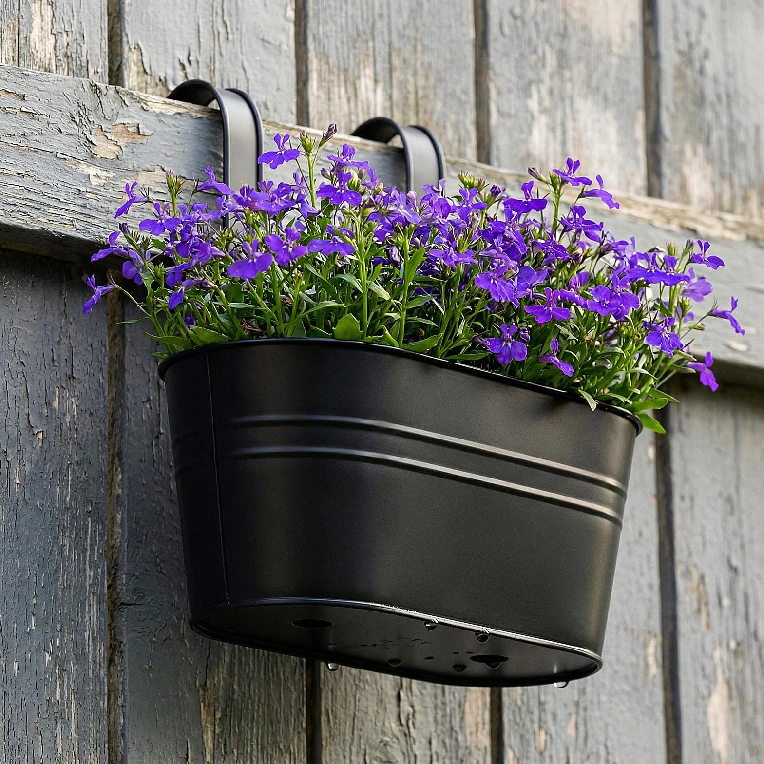 Wiszące doniczki metalowe czarne 27 x 14,5 x 12 cm z haczykiem