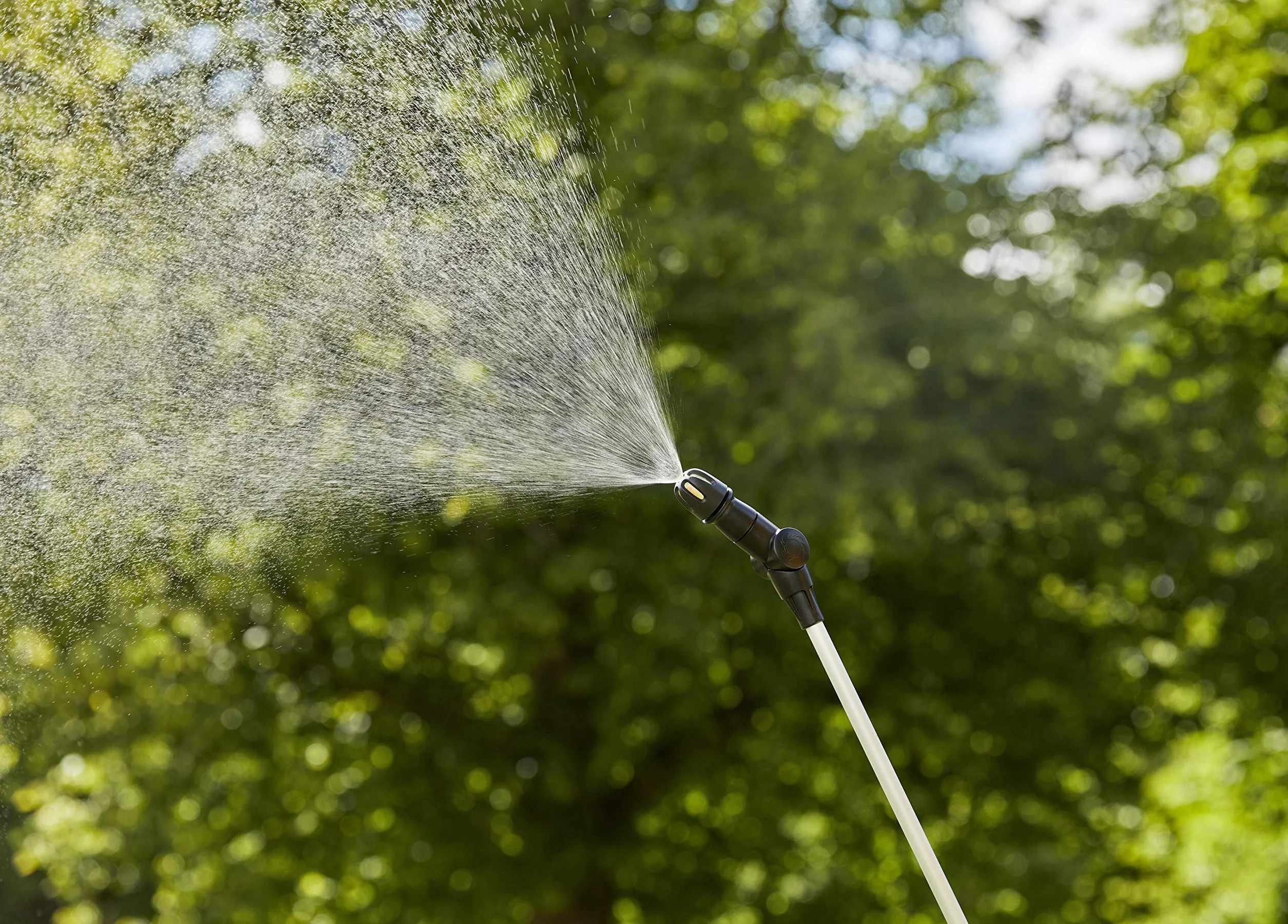 Gardena rura teleskopowa: Rura o długości 40-100 cm umożliwia opryskiwanie wysokich drzew, krzewów i roślin przy glebie. Do wszystkich opryskiwaczy ciśnieniowych Gardena o poj. 3 l i 5 l (11154-20)