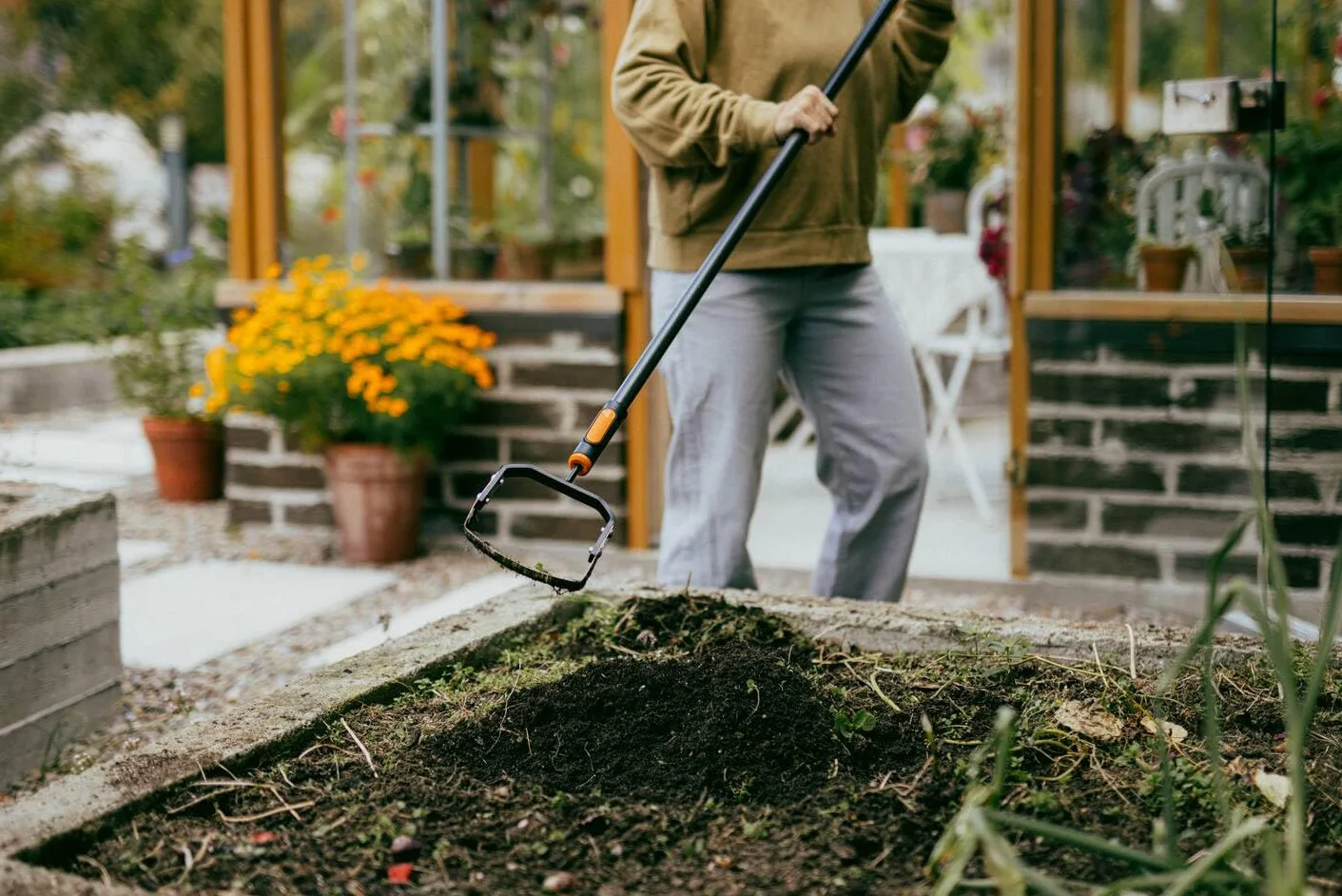Fiskars OneClick Push-Pull Weeder