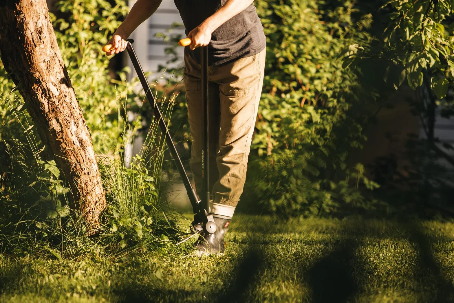 Fiskars Dźwigniowe nożyce do żywopłotu i trawy, Zasięg do 2,5 m, Czarno-pomarańczowe, PowerLever, GS53, 1001565